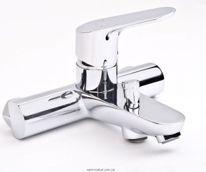 Смеситель однорычажный для ванны с коротким изливом Hansgrohe коллекция Focus E2 хром 31940000