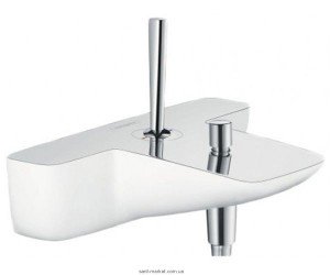 Змішувач з джойстиком для ванни з коротким виливом Hansgrohe колекція PuraVida білий / хром 15472400