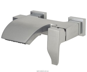 Смеситель однорычажный для ванны с коротким изливом EMMEVI коллекция Niagara сатин CSP74001