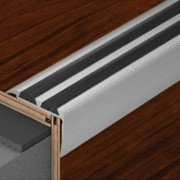 Алюминиевый противоскользящий угол Salag 0.91 м натуральный/черный SА1116